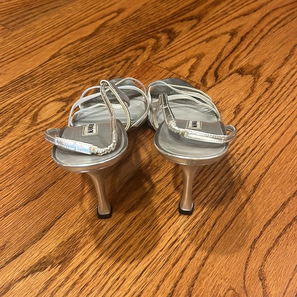 Manolo Blahnik Woman’s Silver Heels Size 40.5 - Picture 4 of 6